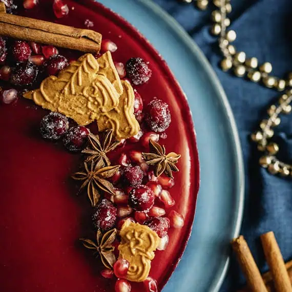 Spekulatius-Cheesecake mit Glühwein-Glasur