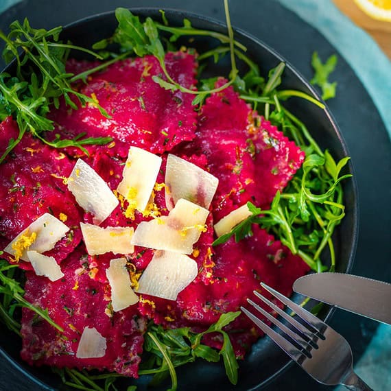 Rote-Bete-Ravioli mit Wildhackfleischfüllung