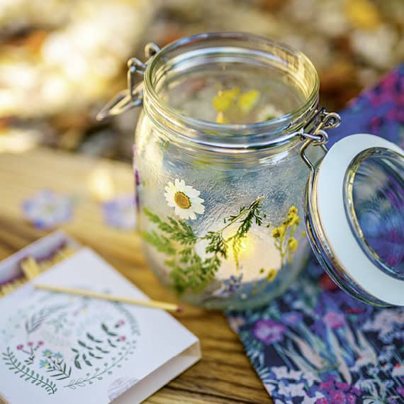 Lichterglanz aus der Natur: Windlichter im Glas