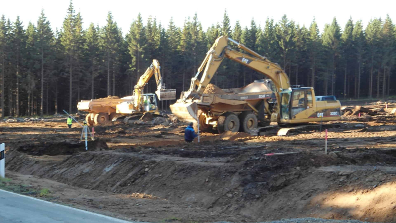 Baufeldräumung und Parkplatzbau